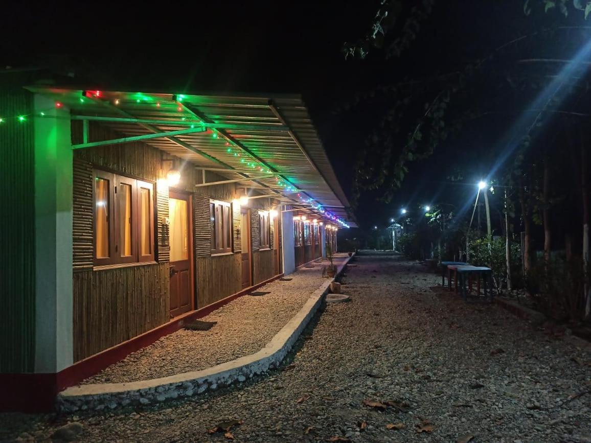 Grasshopper Jungle Queen Resort Chālsa Exterior photo