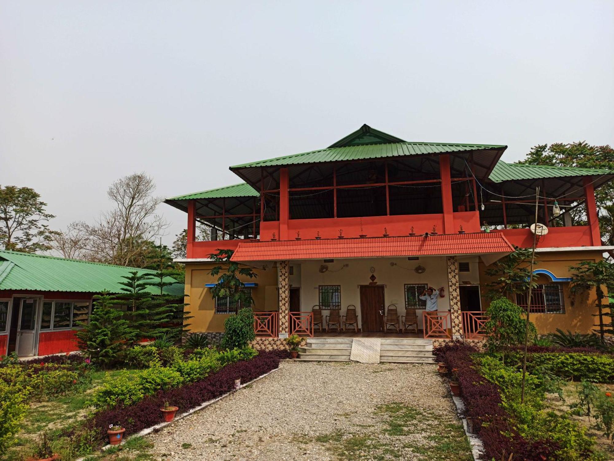 Grasshopper Jungle Queen Resort Chālsa Exterior photo