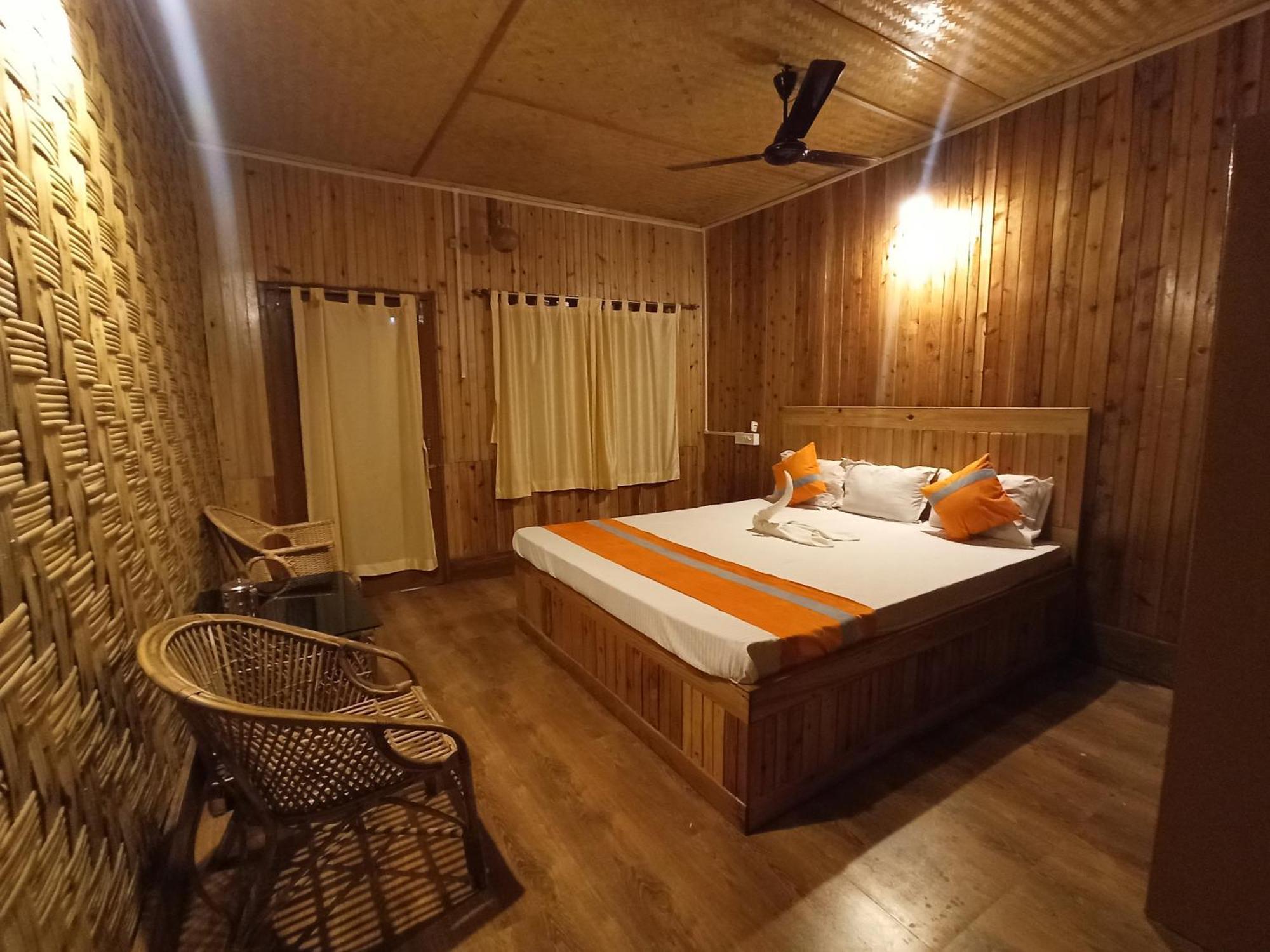 Grasshopper Jungle Queen Resort Chālsa Exterior photo