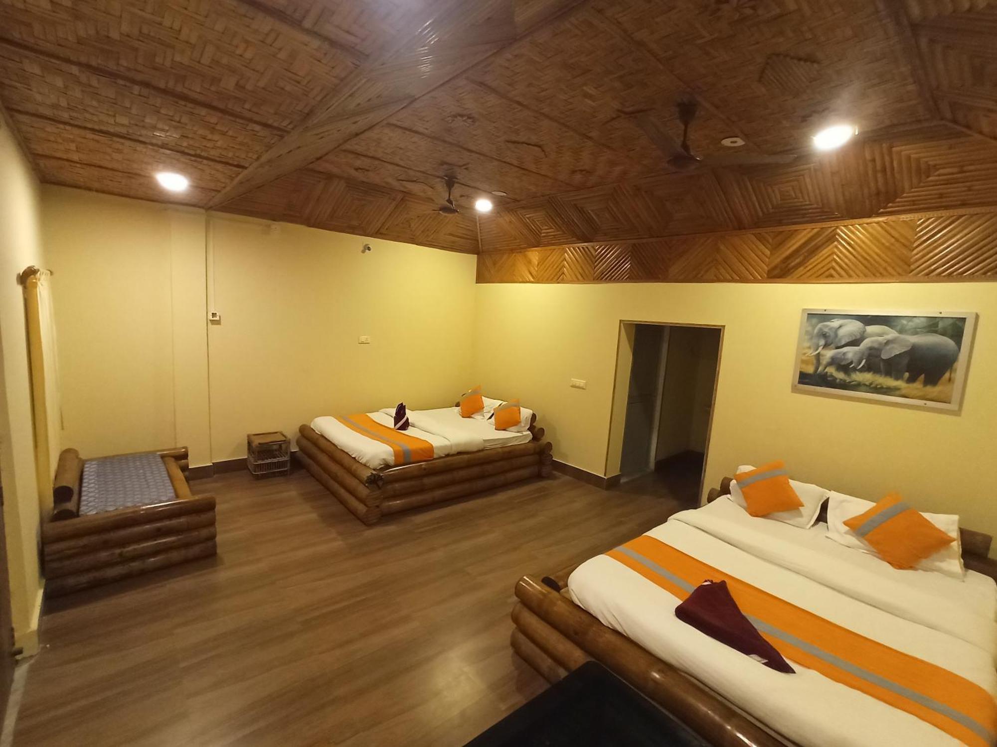 Grasshopper Jungle Queen Resort Chālsa Exterior photo